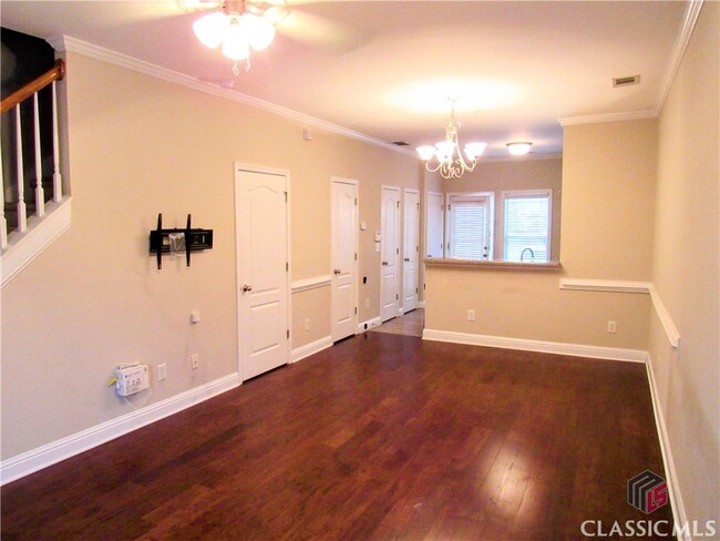 Building Photo - 135 135
