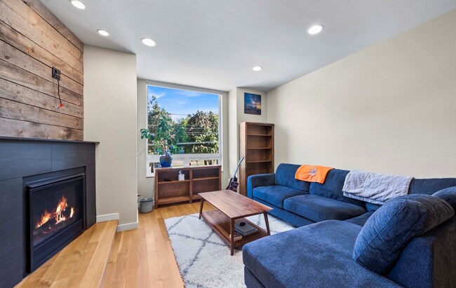 Foto del edificio - Three-Bedroom Townhouse on Queen Anne!!!!