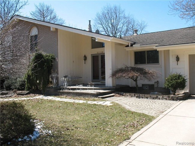 Building Photo - 28839 Creek Bend Dr