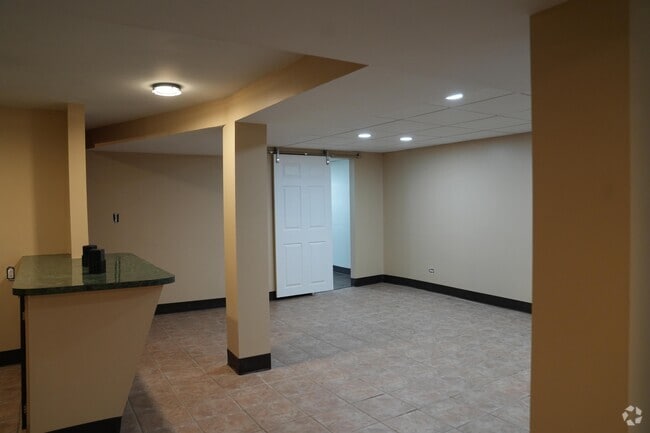 Building Photo - 6115 N Meade Ave