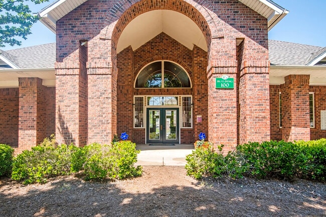 Leasing Office - Laurel Pointe