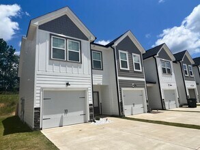 Building Photo - 1052 Linsmore Ave