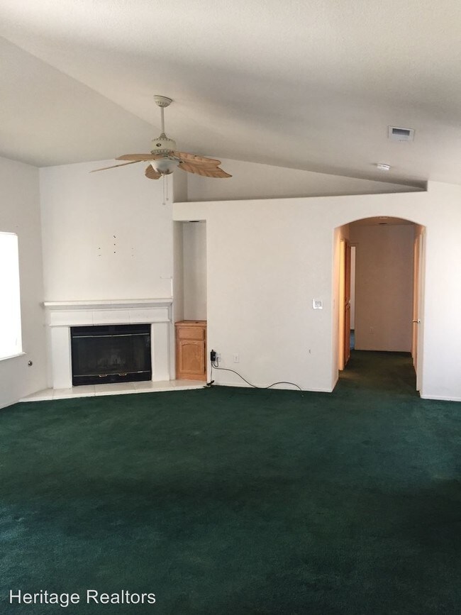 Building Photo - 271 Riviera Dr