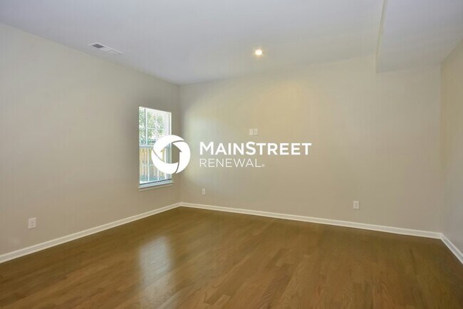 Building Photo - 556 Goodman Dr