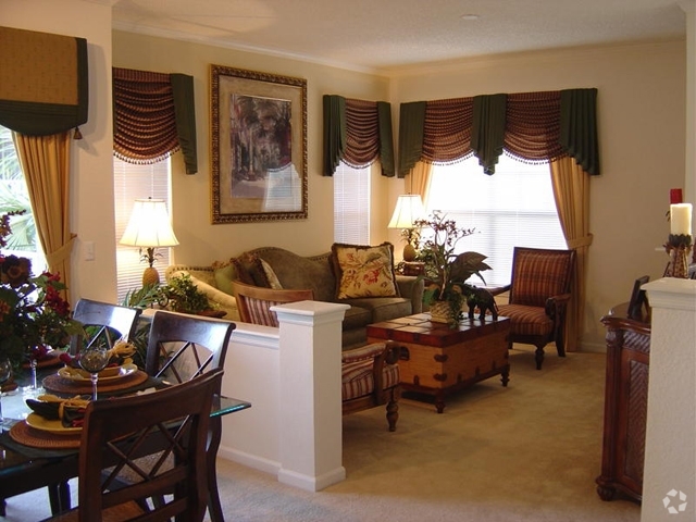 Living Room - Arbor Lakes Apartments