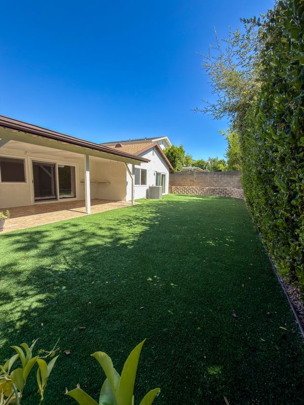 Foto del edificio - 5445 Sunvalley Ct