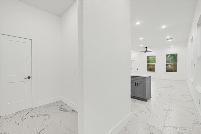Foto del edificio - 9312 Waller St