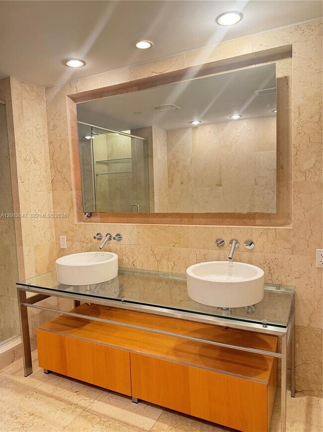 Building Photo - 6000 Collins Ave