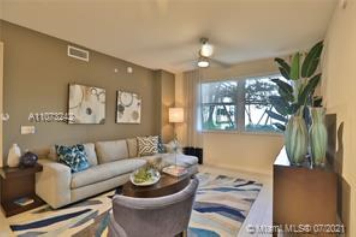 Foto principal - 8217 SW 72nd Ave