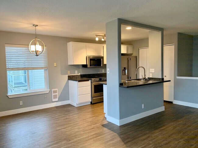 Building Photo - 3BD Townhome in Great Camas Location!  Min...