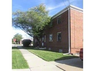 Building Photo - 4825 Lewis Ave