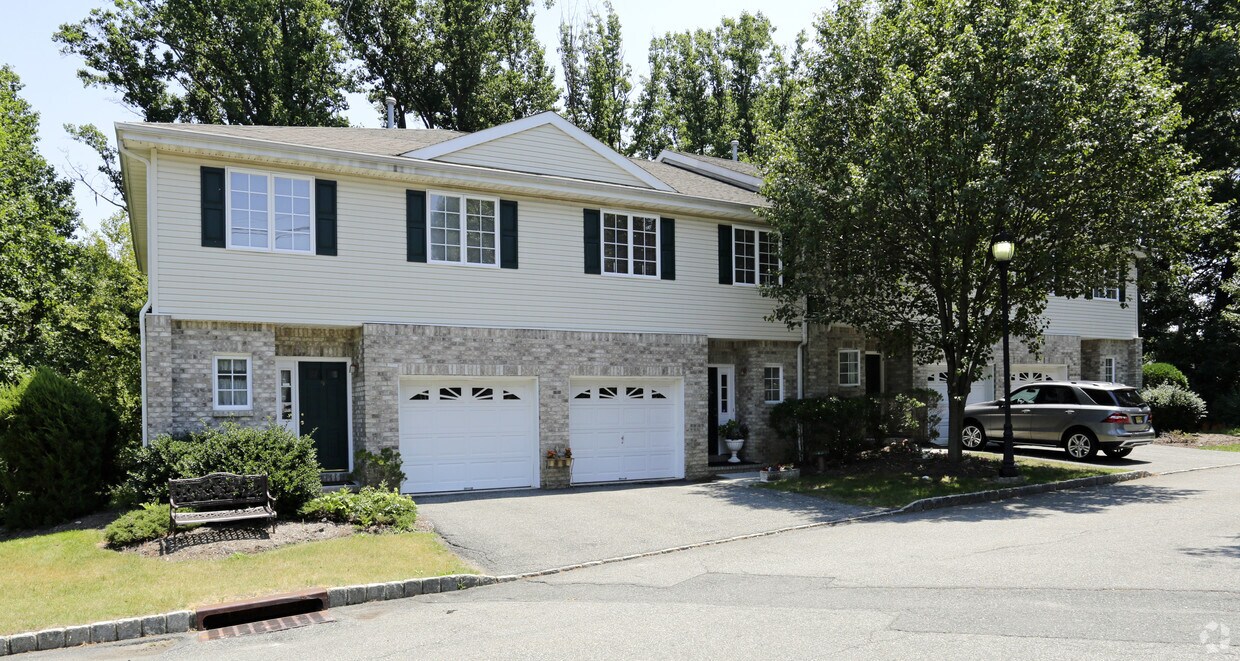 Ridgeview Commons Apartments in Morris Plains, NJ