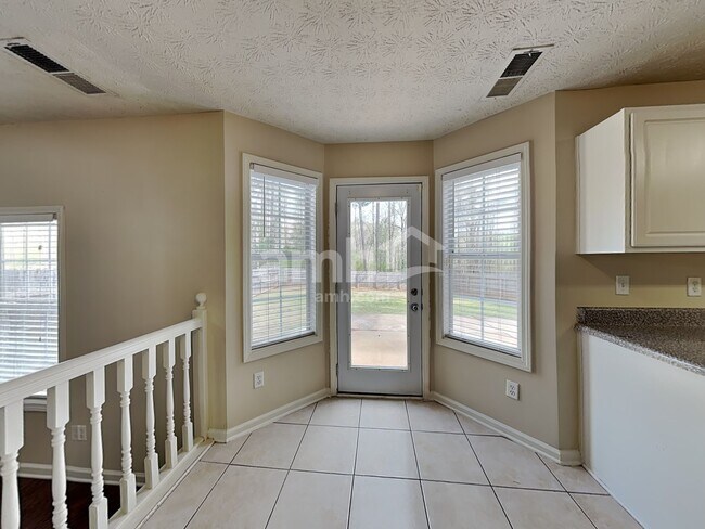 Foto del edificio - 550 Brook Hollow Dr