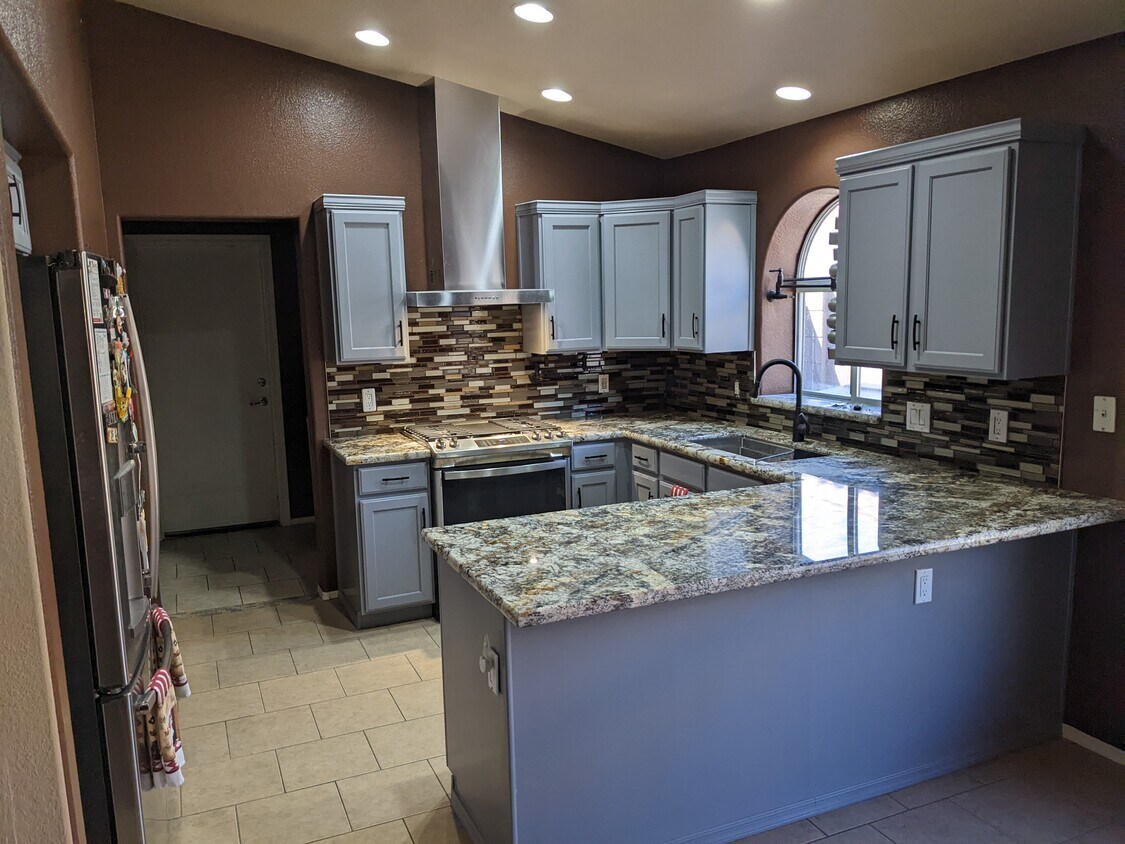 Building Photo - 20469 N 95th Dr