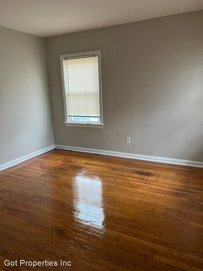 Building Photo - 3 br, 1 bath House - 8029 Patterson Dr