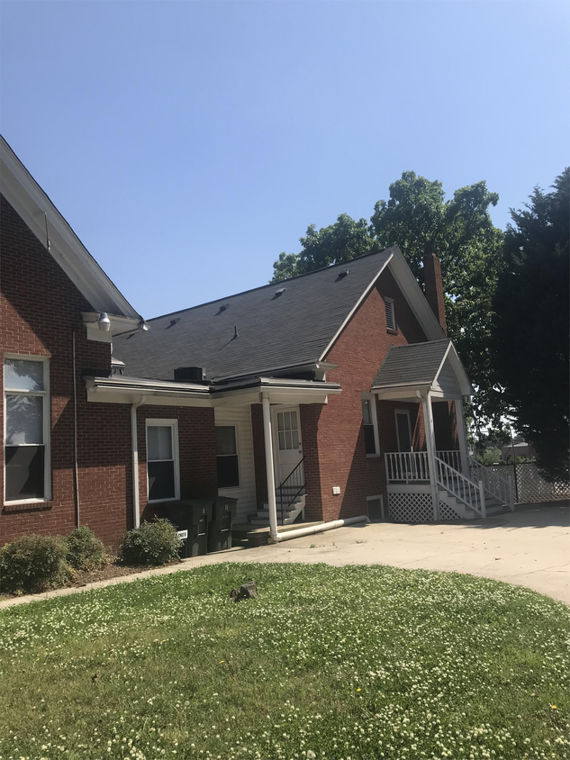 Primary Photo - 135 E Wilson Ave