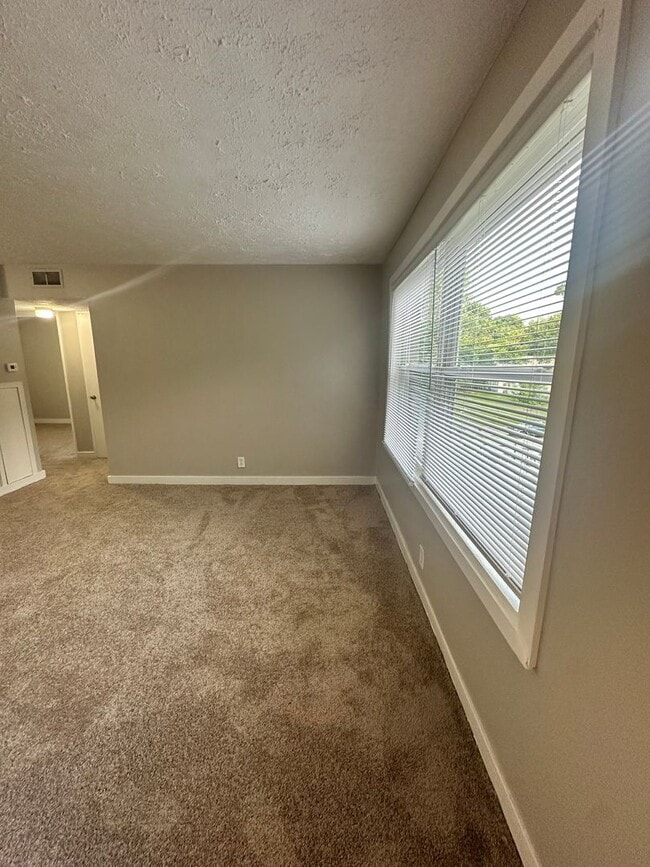 Building Photo - 1431 Nightingale Rd