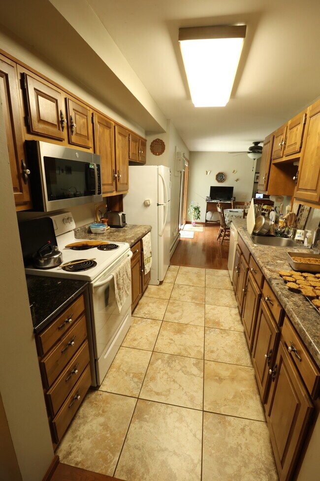 Foto del edificio - 1345 Blue Mounds St