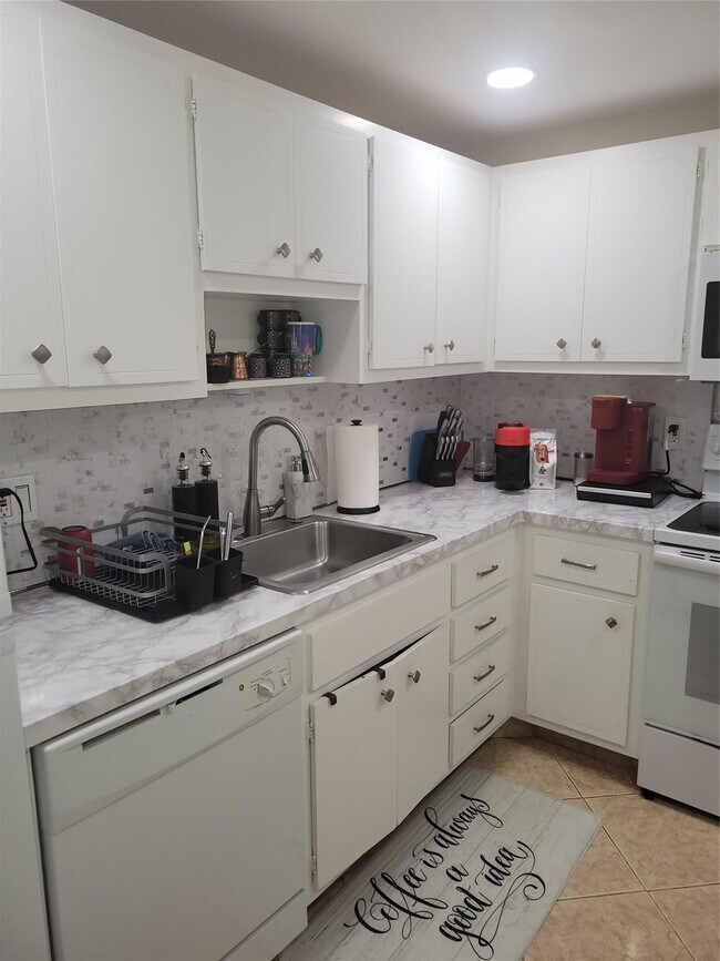 Foto del edificio - 1980 S Ocean Dr