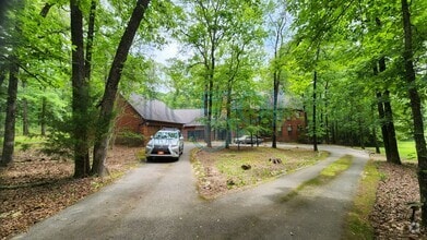 Building Photo - 6 Country Oaks Dr