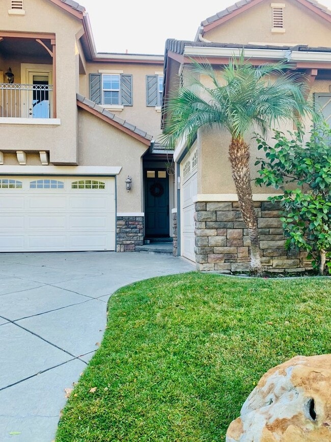 Building Photo - 5+4 Pool Home - Long Canyon Estates, Wood ...
