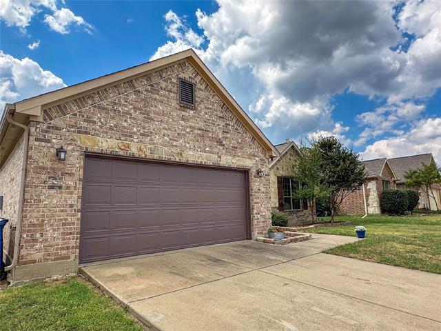 Building Photo - 313 Valley Dr