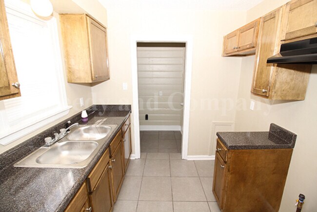 Building Photo - 137 Eastview Dr