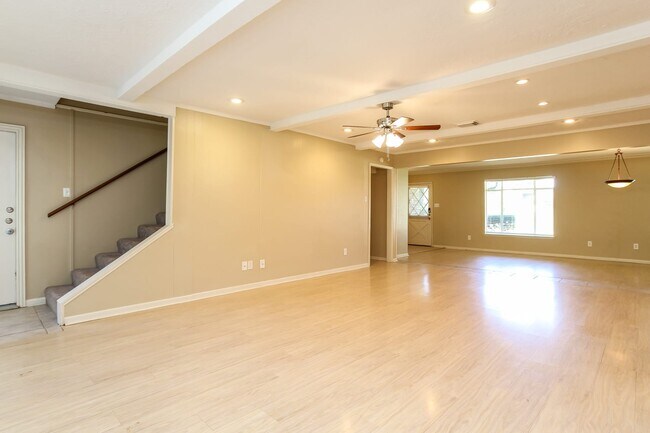 Building Photo - 5803 Old Lodge Dr