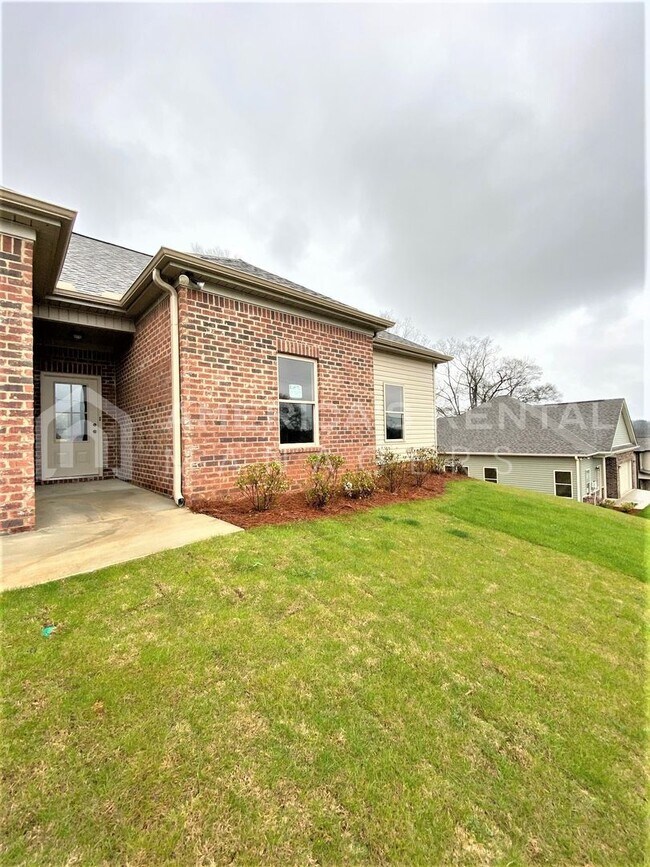 Building Photo - DEPOSIT PENDING! Home for Rent in Lincoln,...