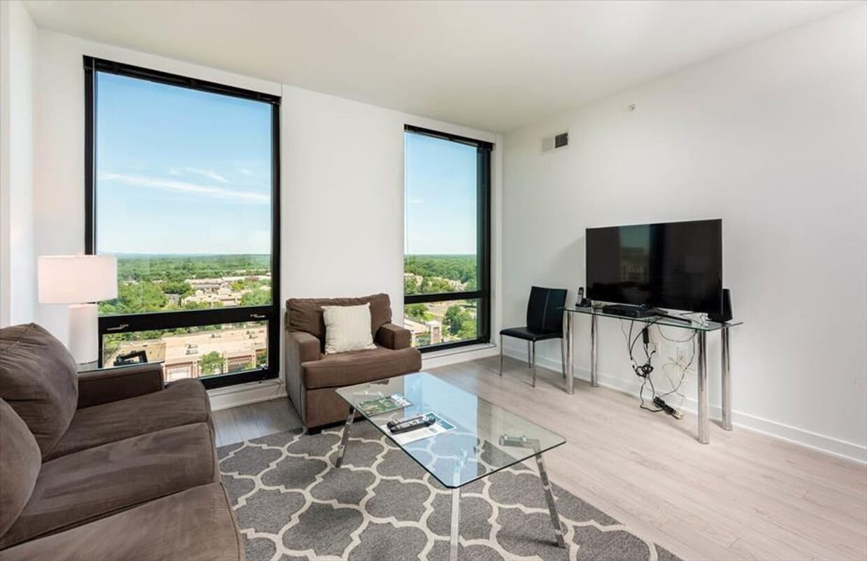 Foto principal - 11911 Freedom Dr