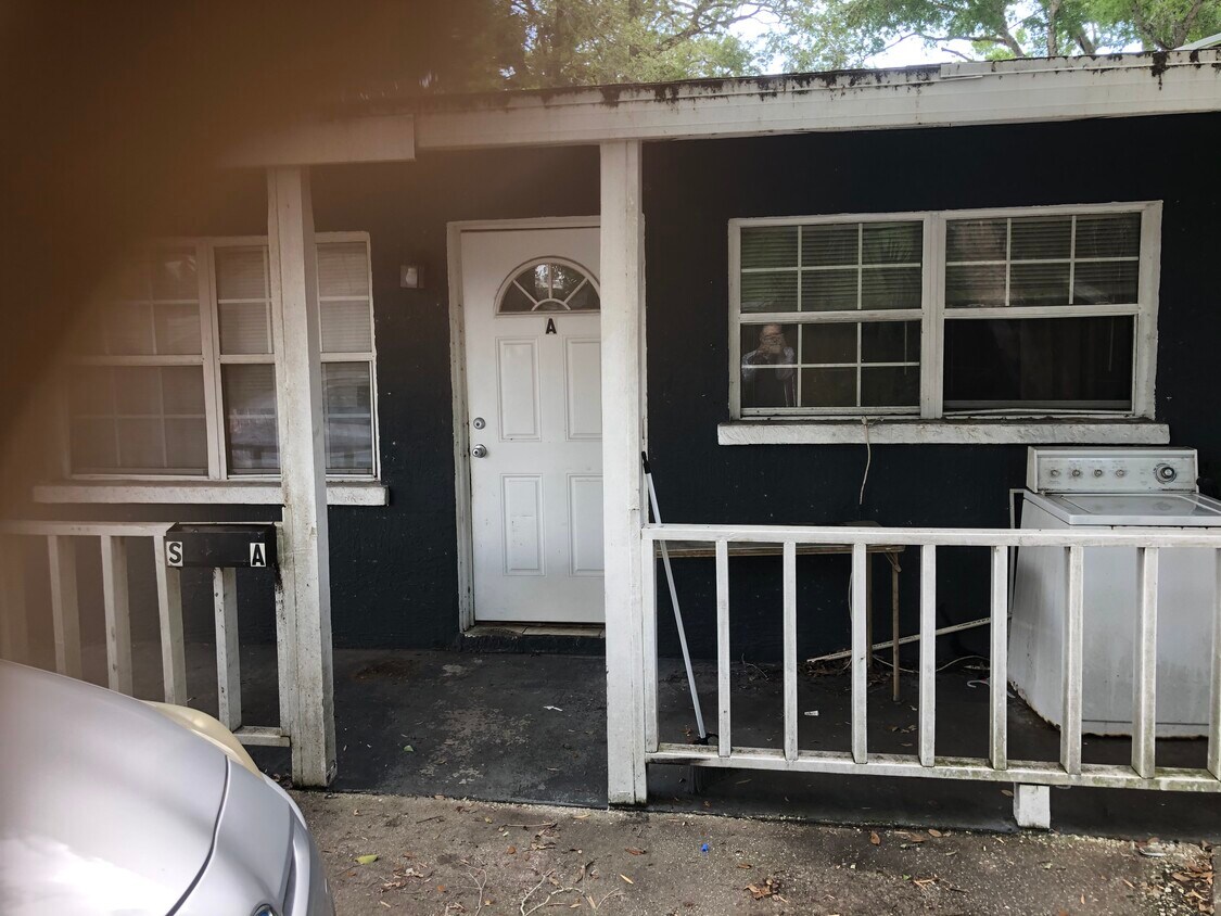 Entrance - 1010 12th Ave W