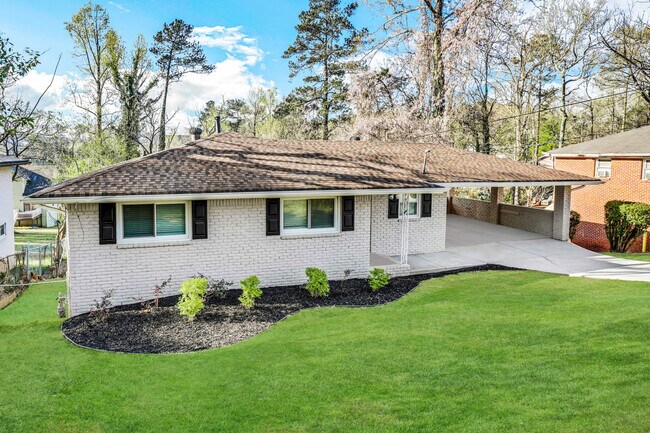 Building Photo - 1593 Boulderwoods Dr Se
