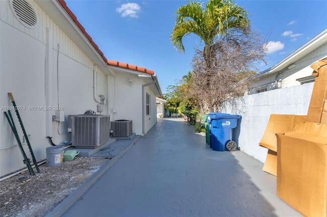 Building Photo - 10295 SW 34th St