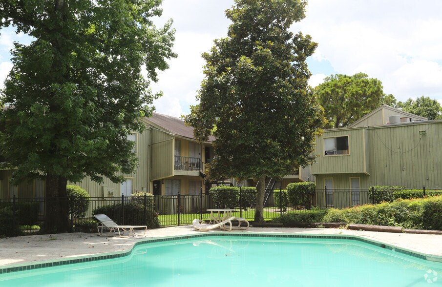 Catalyst Oakwood Gardens Condos Rentals Houston, TX