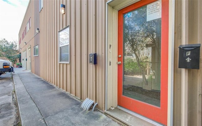 Building Photo - 6503 Mapleridge St