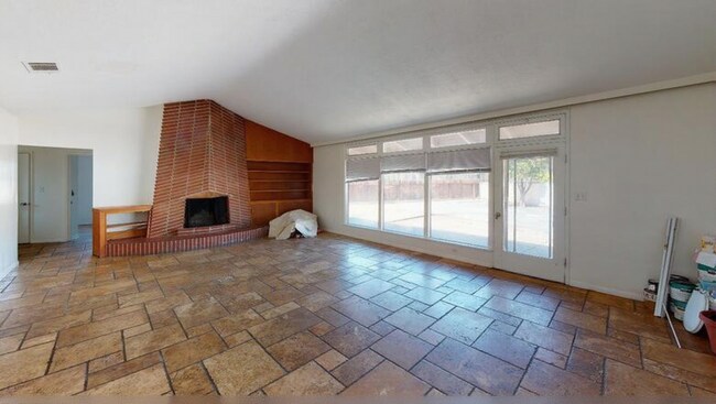 Foto del edificio - 5001 Rockford Dr