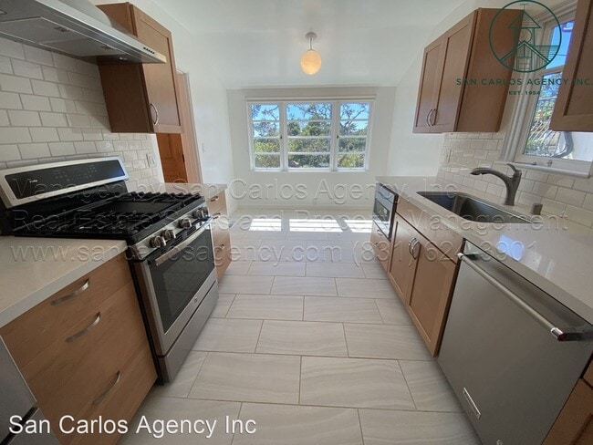 Building Photo - 2 br, 1 bath House - Santa Rita 6 SE Ocean