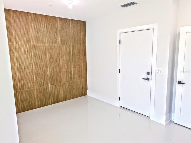 Building Photo - 2194 Fruitville Rd