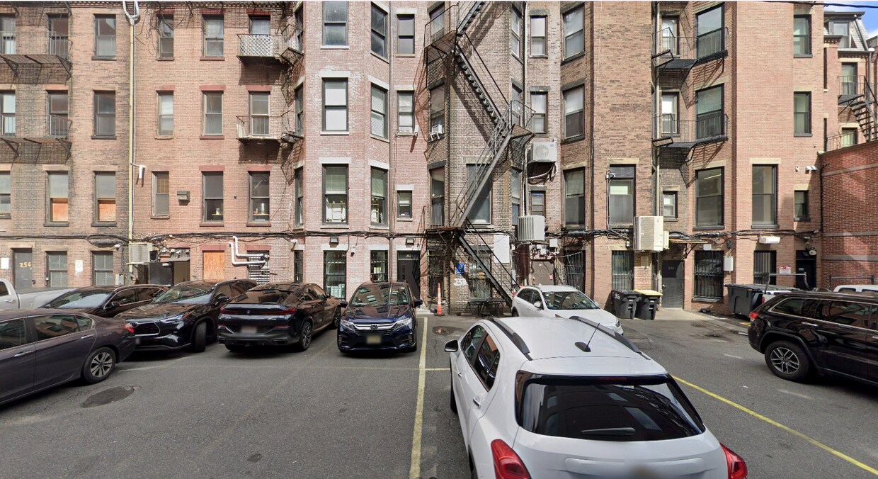 Building Photo - 250 Newbury St