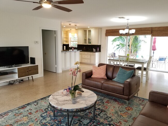 Fully open floor plan, from family room, through dining room, and into kitchen - 406 Venetian Dr