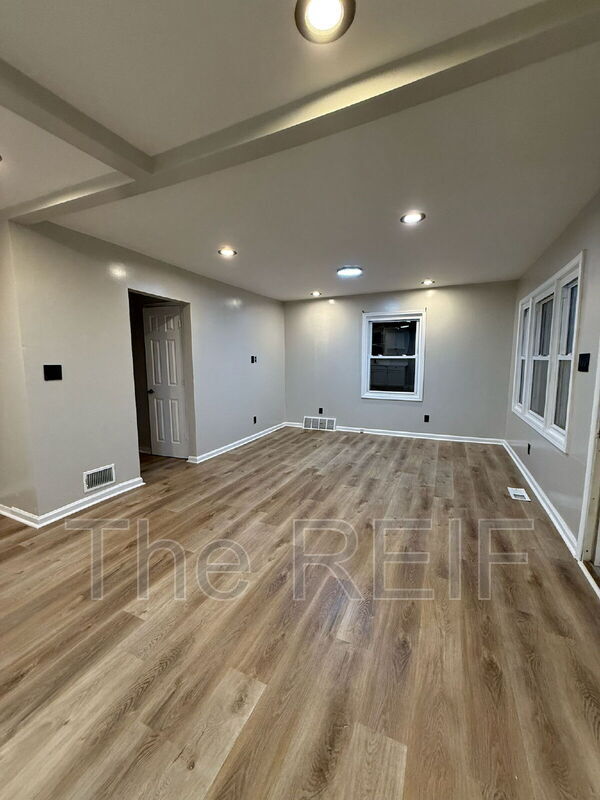 Foto del edificio - 19120 Woodside St