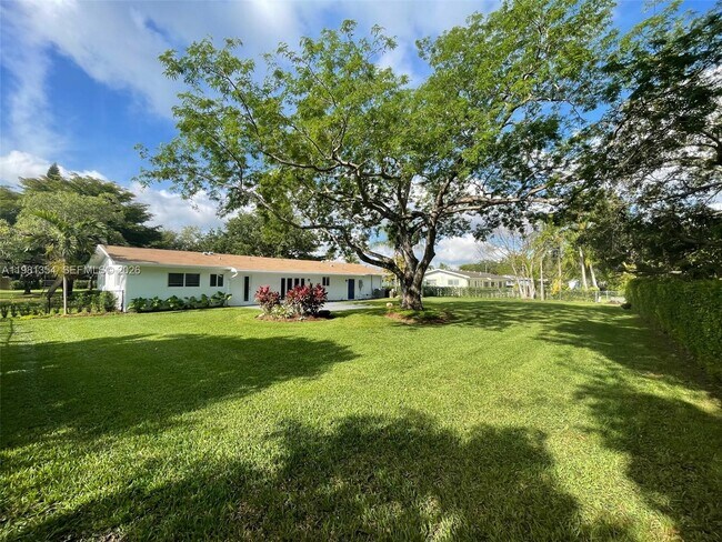 Foto del edificio - 10343 SW 114th St