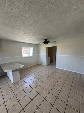 Building Photo - 725 Garza Ave
