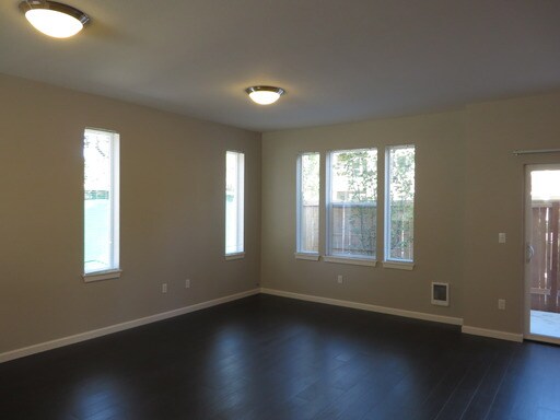 Building Photo - 1130 SW 160th Ave