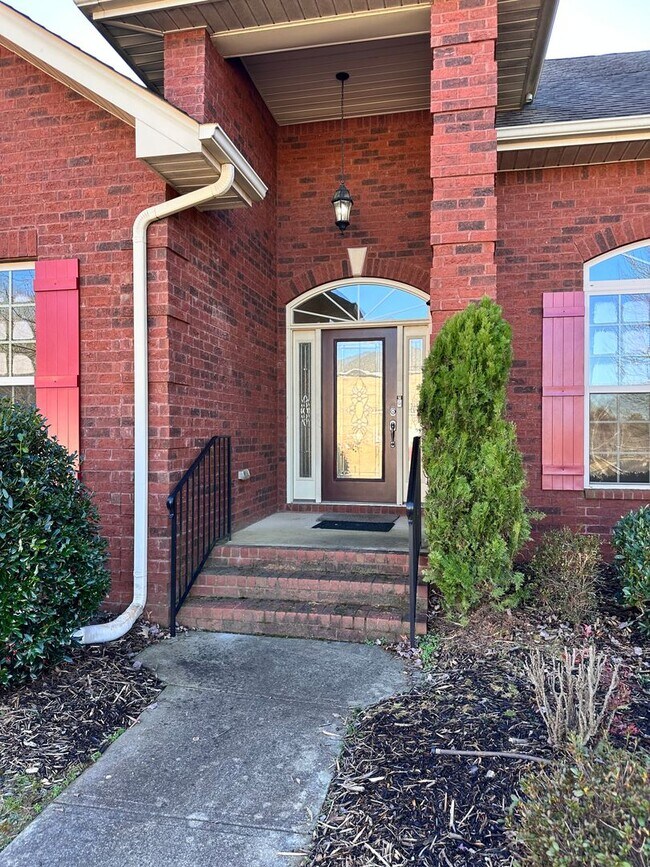 Building Photo - Exclusively Offered by Muse Realty Rentals...