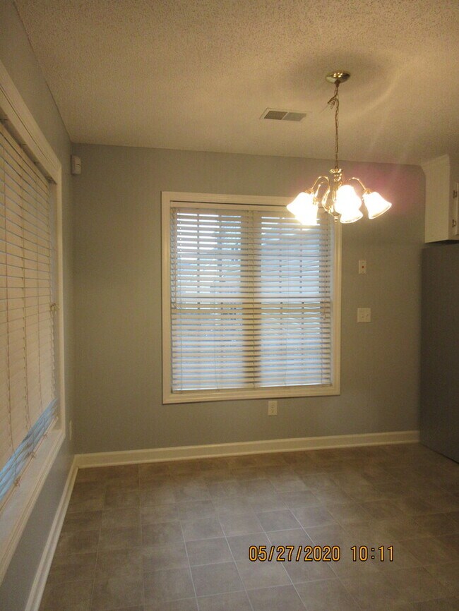 Building Photo - 105 Lee Ridge Dr