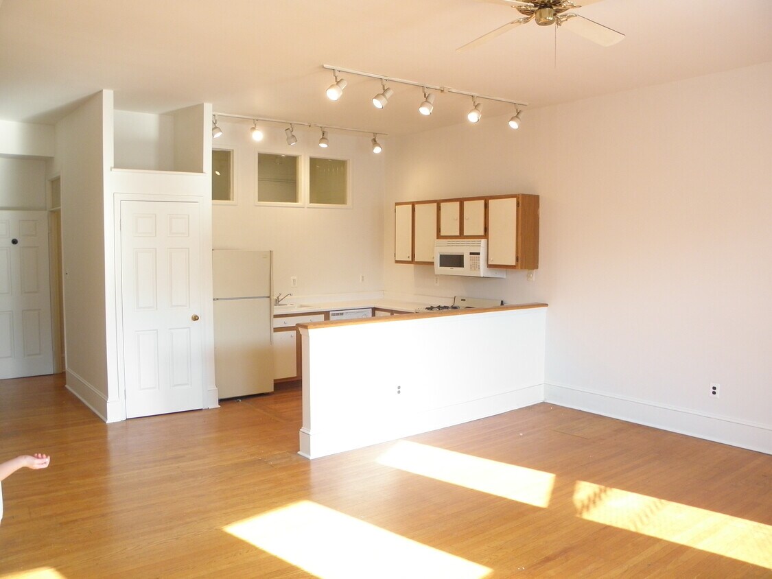 Kitchen - 923 S 11th St