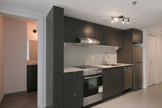 Building Photo - 4350 Av. de l'Hôtel-de-Ville
