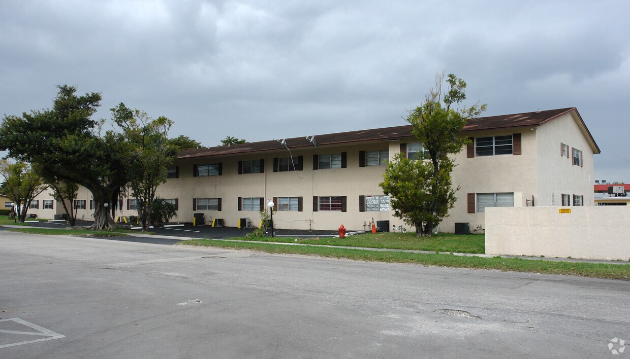 Primary Photo - Brianwood Apartments