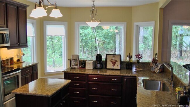 Foto del edificio - 158 Sherwood Ln